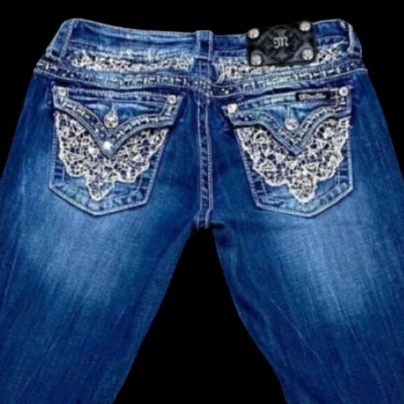 Miss Me Low Rise Distressed Stretch Capri Jeans Size 26x25 EUC - Picture 4 of 12